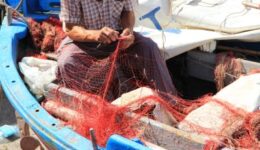 Preparazione delle reti da pesca