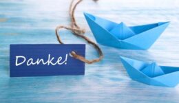 Label with Danke and a Boat