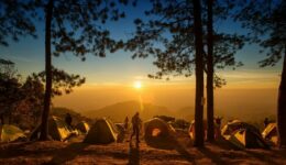 camping-4303357_1280