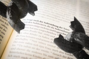 Das Wort Gottes sprengt eine Kette. Bild zum Kommentar zu Schelach.