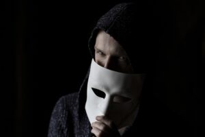 Mann hinter Maske - wie Amalek hinter der Maske des Königs von Aard in Chukkat