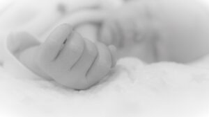 Neugeborenes - Laut Tazria ist die Mutter nach Geburt mindestens 7 Tage unrein.