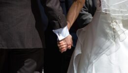 hands-376815_1280